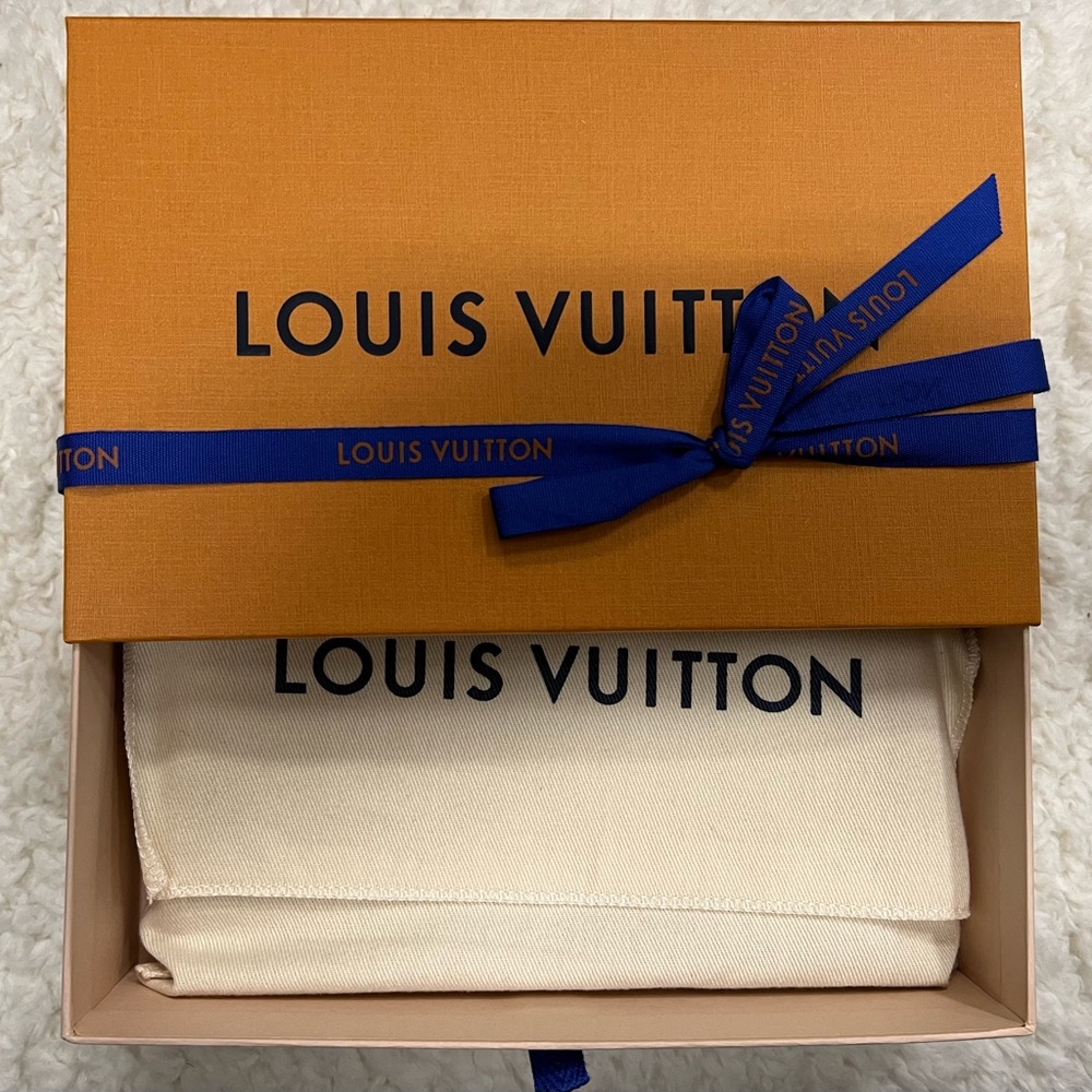Louis Vuitton wallet - Clemence in fuchsia.